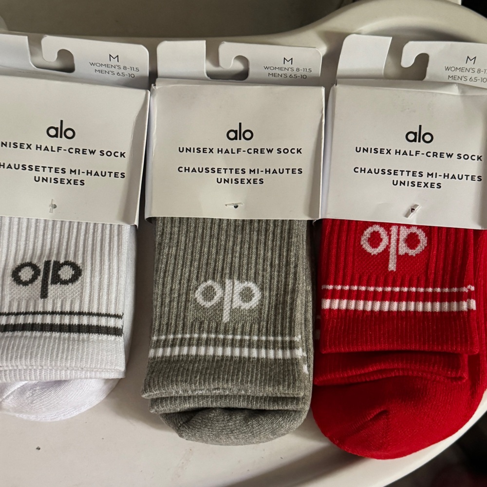 NEW Alo yoga half crew socks